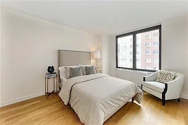 Rented by R New York