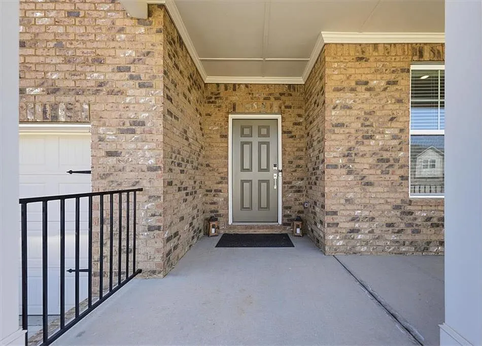 5 bed, 4.5 bath, 3632 sqft, $3,300 — Photo 4