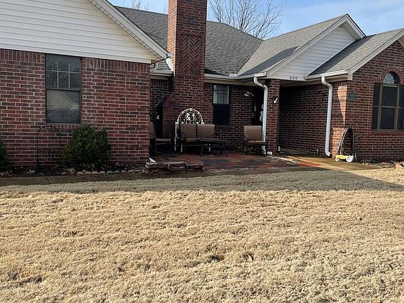 2nd image of 600 White Oak Dr
