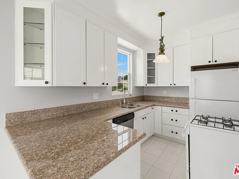 437 N Genesee Ave #1/2 — Photo 6