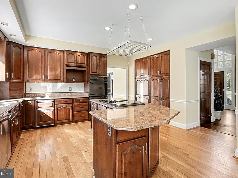 1215 Heritage Hills Dr — Photo 6