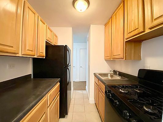 2nd image of 410 St Nicholas Ave APT 2g
