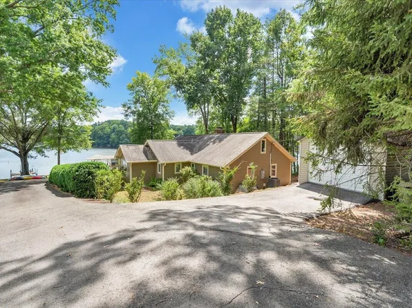139 Clement Dr, Wirtz, VA 24184