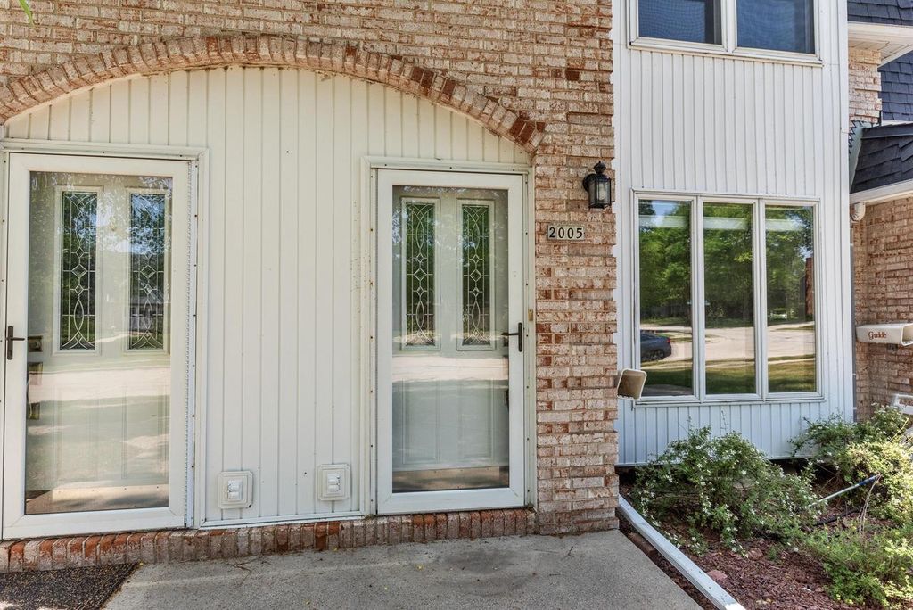 2005 Chateau COURT, Grafton, WI - View 3