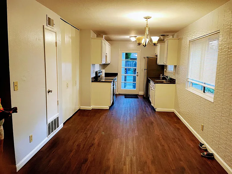 3511 Dalton Cmn — Photo 1