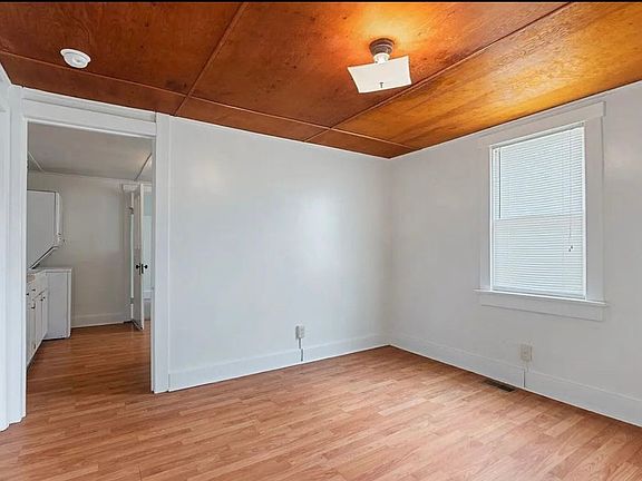 5th image of 702 Richard St APT A