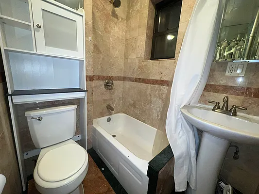 Rented by Oxford Property Group | media 43