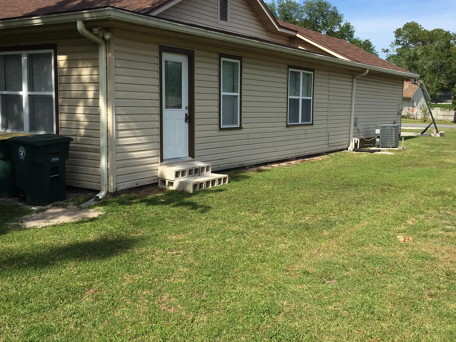 3 bed, 2161 sqft, $2,000 — Photo 3