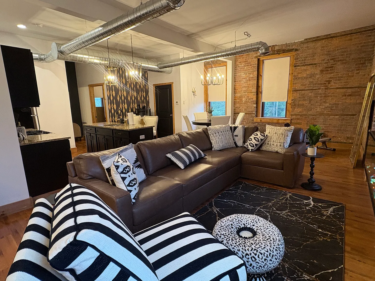 1 bed, 1000 sqft, $3,200 — Photo 3