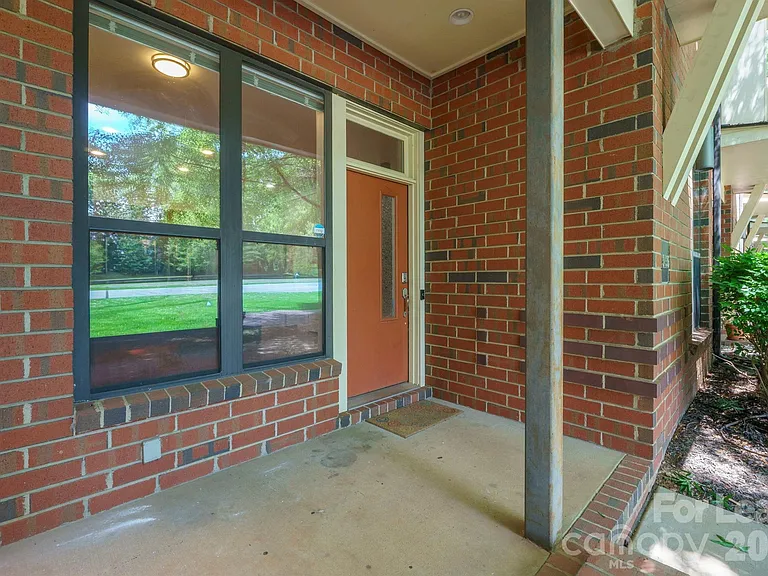 3435 Spencer St — Photo 4