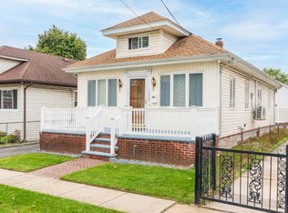 13424 244th St, Rosedale, NY 11422