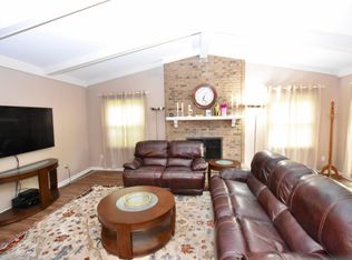 4460 Whisper Way Dr, Troy, MI