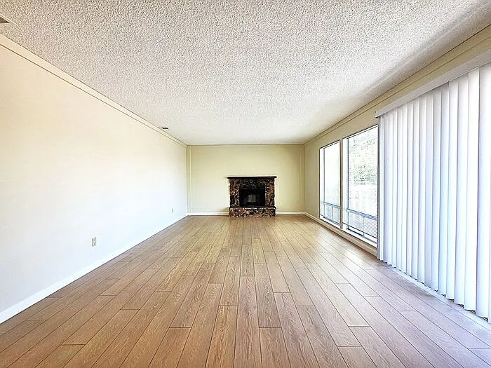 1005 Brinkby Ave #4 — Photo 4