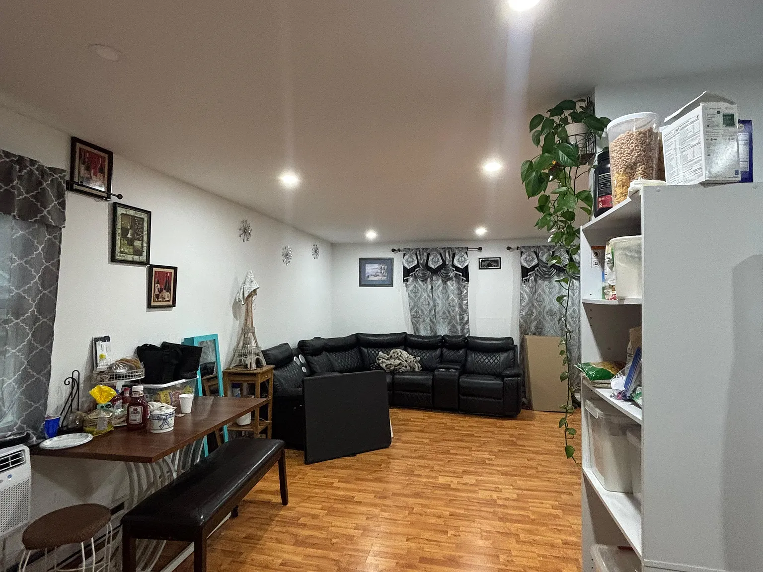 3 bed, 1324 sqft, $2,349 — Photo 4