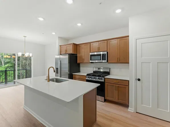 676 Tulare Ter, Newport, MN 55055