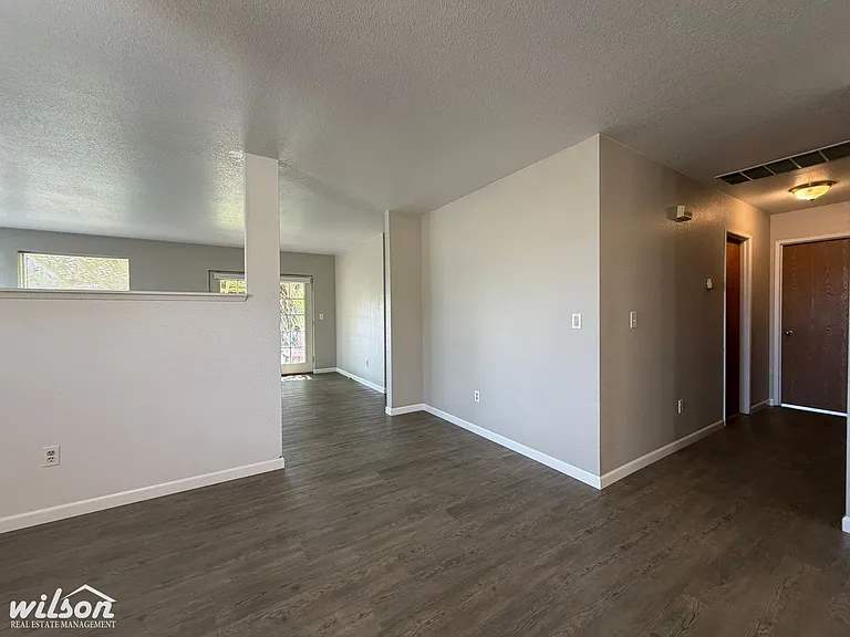 5606 Mount Clemens Way — Photo 4