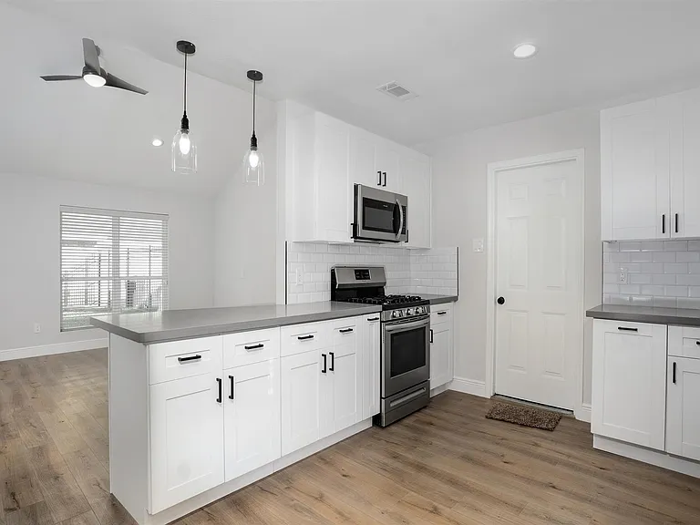 9026 Carousel Ln #B — Photo 14