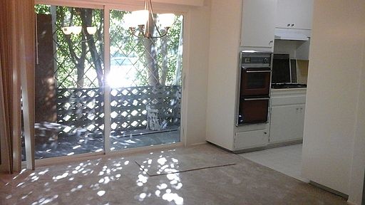 3rd image of 629 W Knoll Dr APT 1