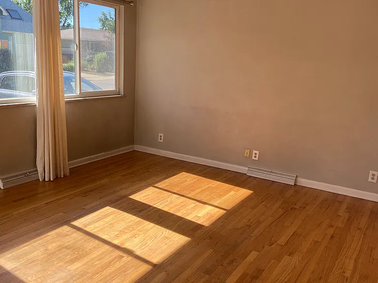 1185 Berea Dr — Photo 2