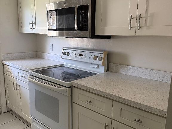 5th image of 3941 Crystal Lake Dr APT E
