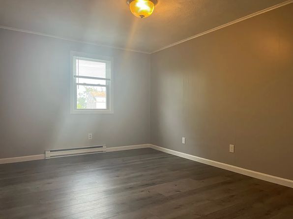 122 Lowell Ave Floor 1