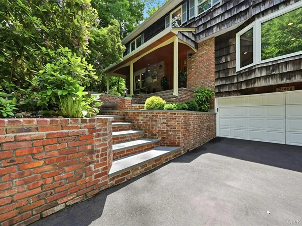 28 Maplewood Drive, Northport, NY 11768