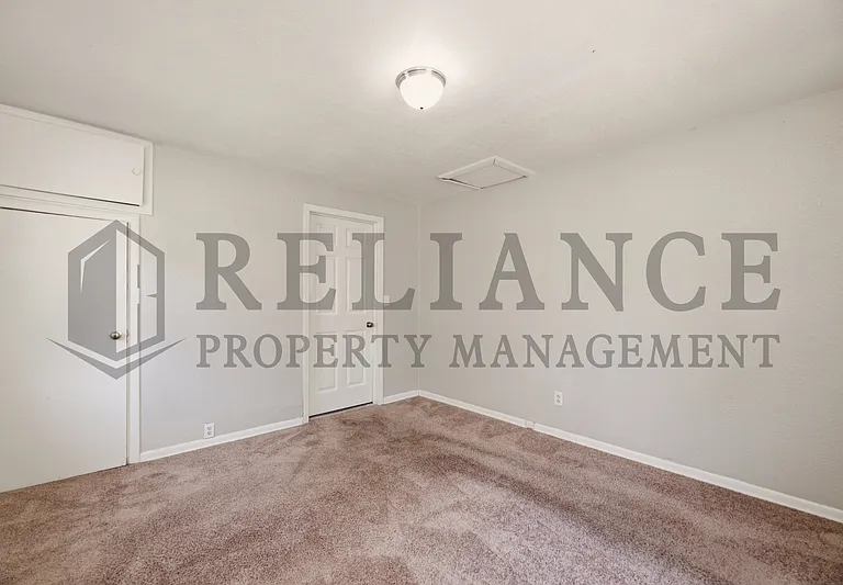1126 S Silverdale Ct — Photo 30