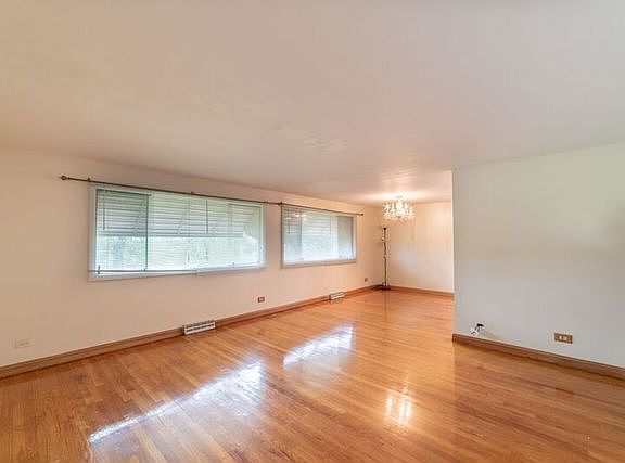 3rd image of 16954 Glen Oaks Dr
