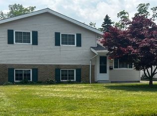 4118 Holl Ave, Sheffield Lake, OH 44054