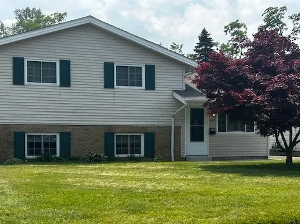 4118 Holl Ave, Sheffield Lake, OH 44054