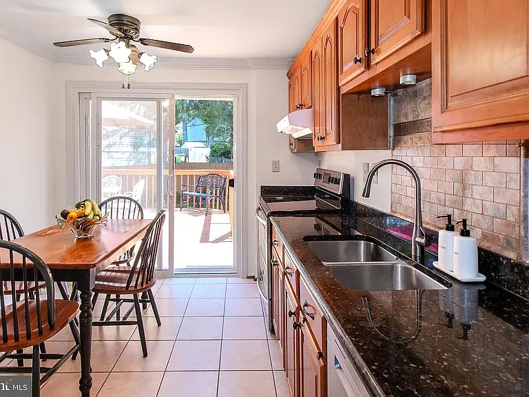 Pickstone Dr — Photo 9