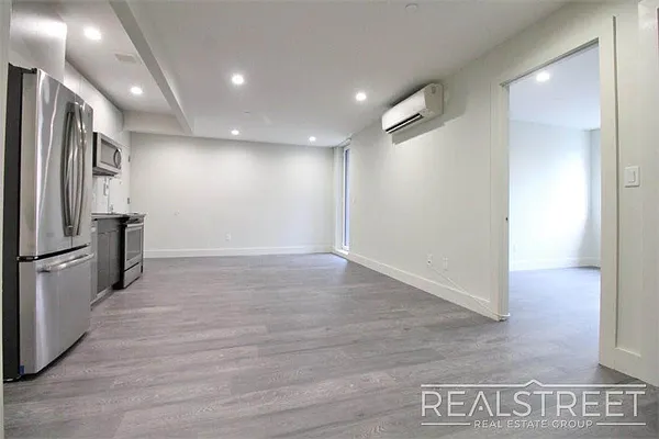 Rented by Real Street Inc | media 21