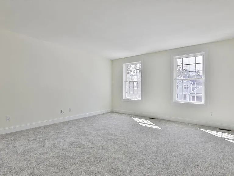 22 Reeds Ferry Way — Photo 34