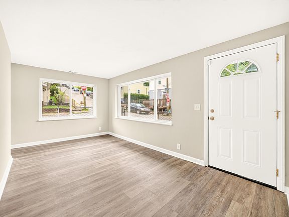 5th image of 902 Baker St