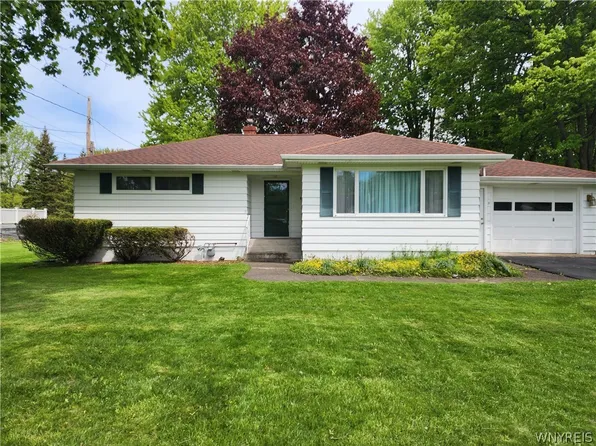 9 Linwood Ave, Albion, NY 14411