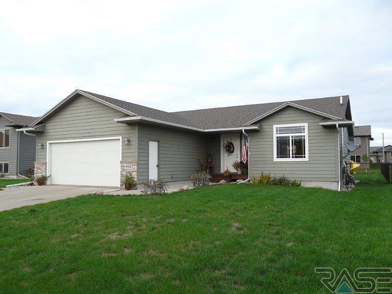 1st image of 908 Honeysuckle Dr