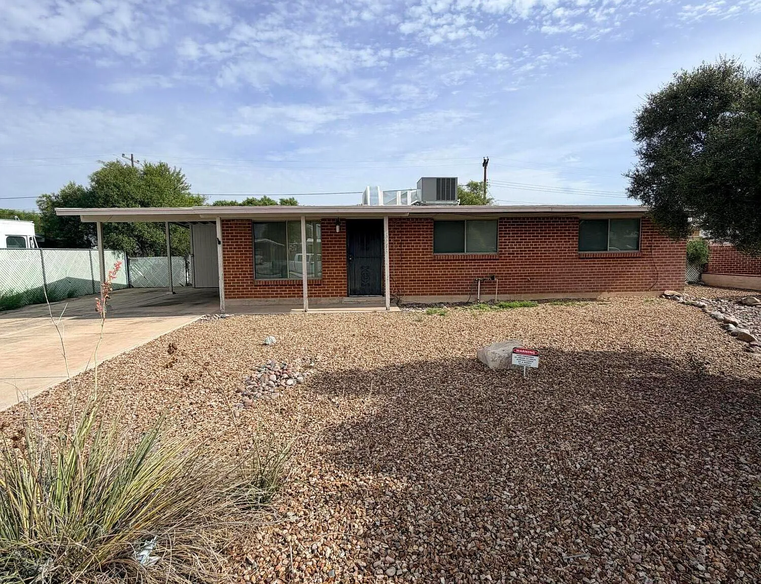 3 bed, 2.0 bath, 1050 sqft, $1,625 — Photo 1