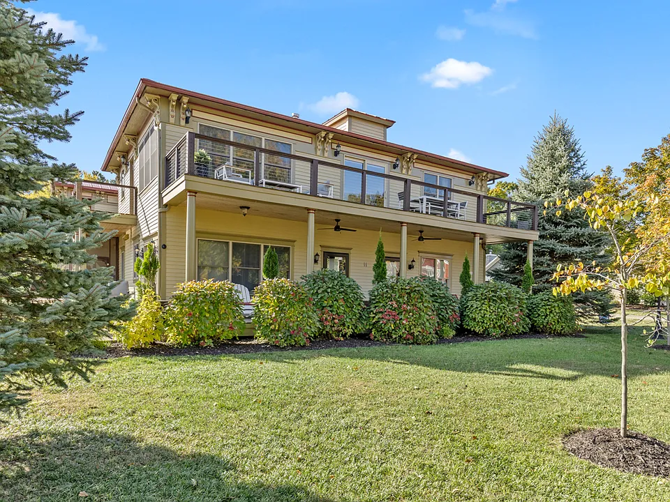 11 Chestnut St #2