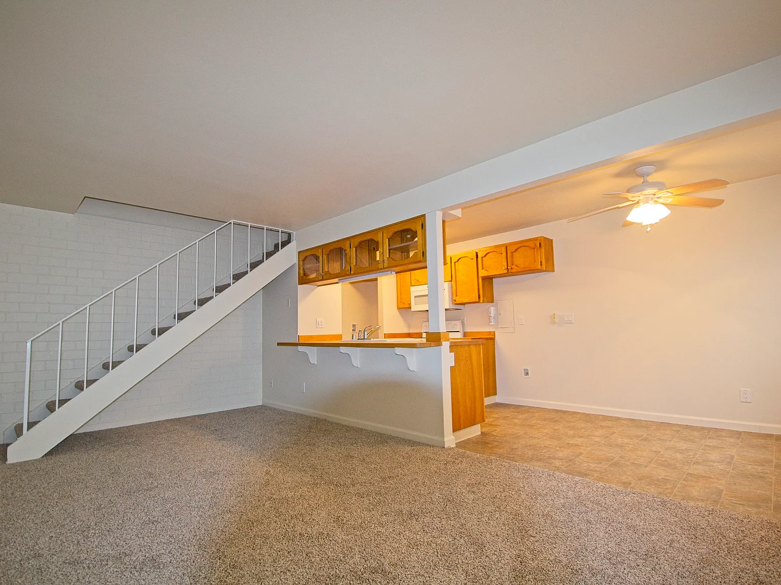 2 bed, 882 sqft, $1,500 — Photo 2