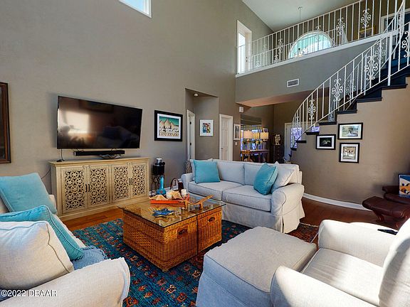 4th image of 8 Bay Pointe Dr