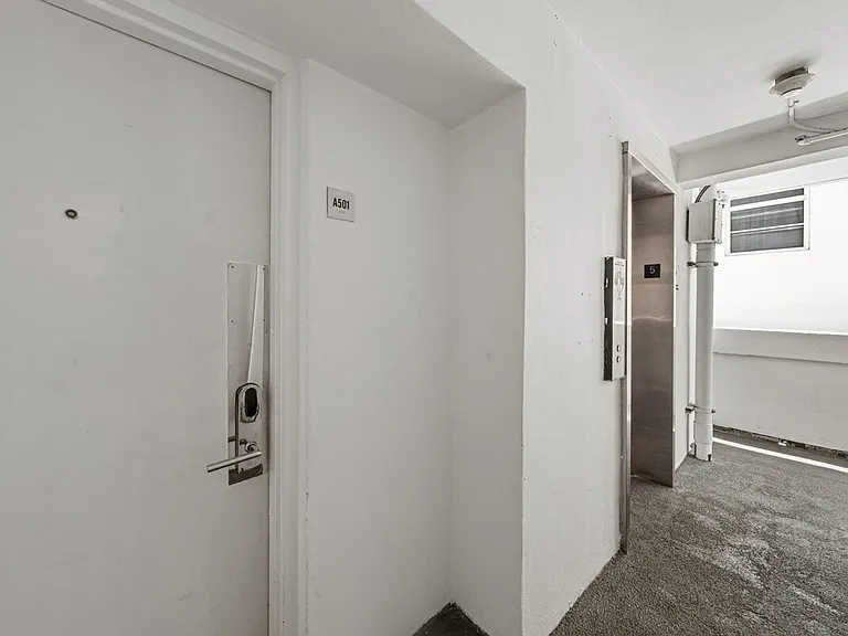 1024 Ocean Dr #ID1540423P — Photo 11