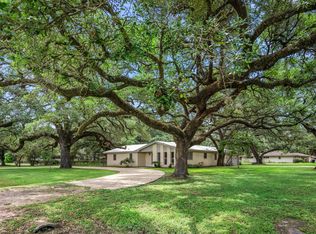 103 King Dr, Columbus, TX 78934