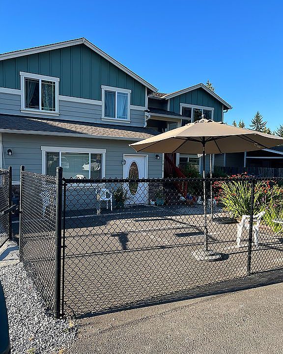 1st image of 1018 S 130th St