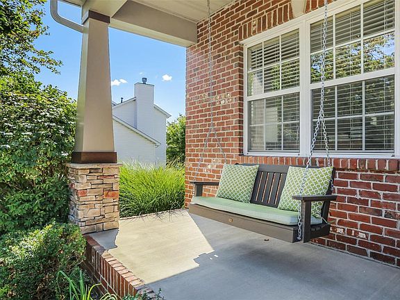 4th image of 30 Rose Ct