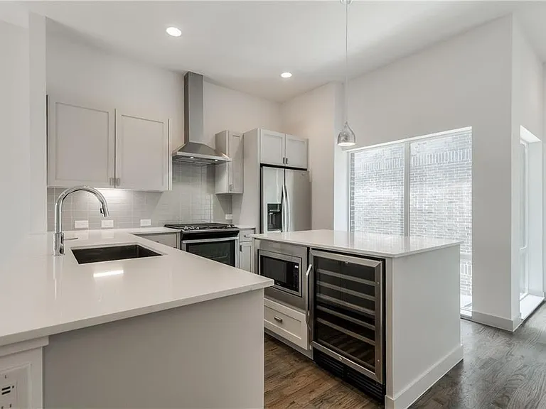 2290 N Fitzhugh Ave #20 — Photo 17