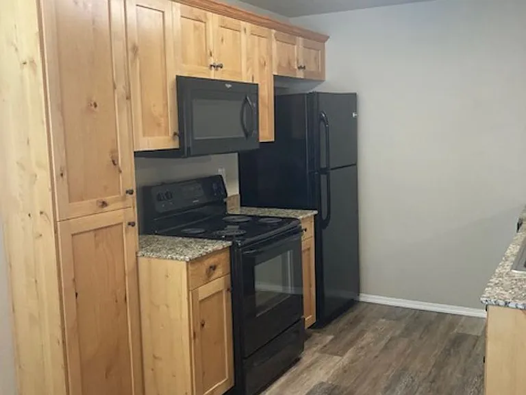 1406 N Fry Ln — Photo 4