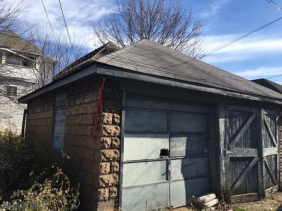 2nd image of 1025 Victoria Ave