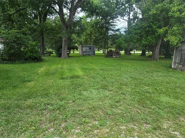 0 S 2nd St, Mascoutah, IL 62258