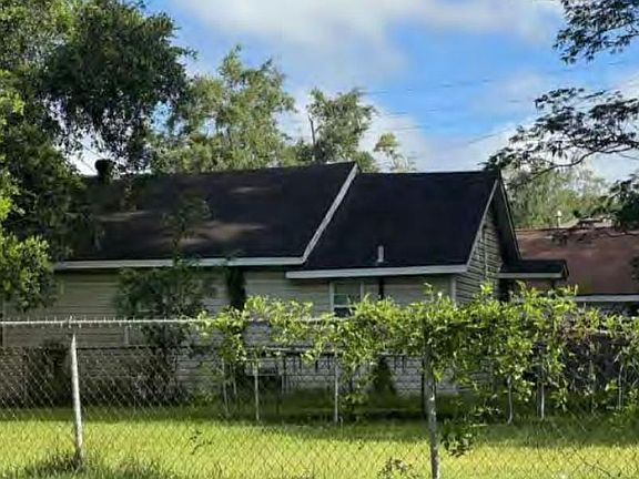 2nd image of 602 Loeffler St