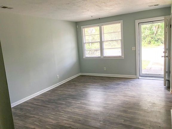 3rd image of 1185 Marigold St Unit B
